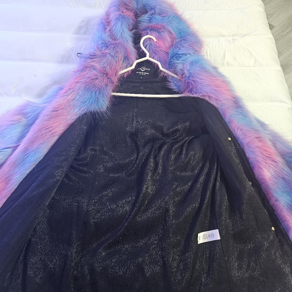 CLASSIC COTTON CANDY BEAR FAUX FUR COAT - Picture 5 of 9